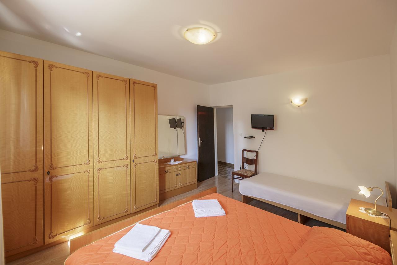 Apartmani Jordana Комижа Экстерьер фото