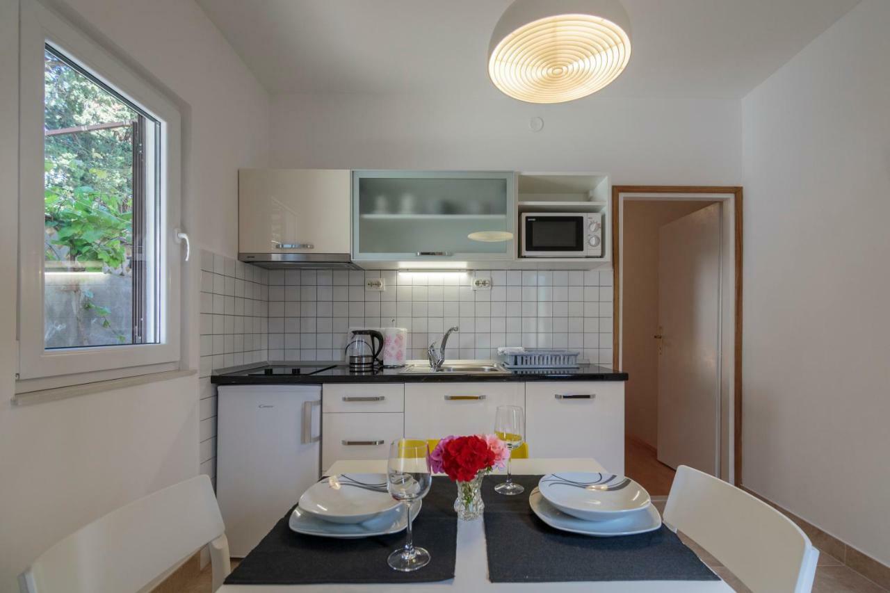 Apartmani Jordana Комижа Экстерьер фото