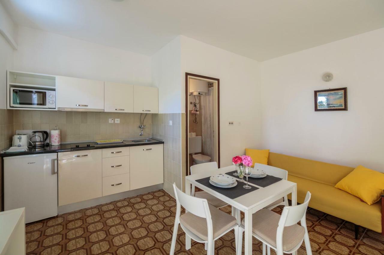 Apartmani Jordana Комижа Экстерьер фото