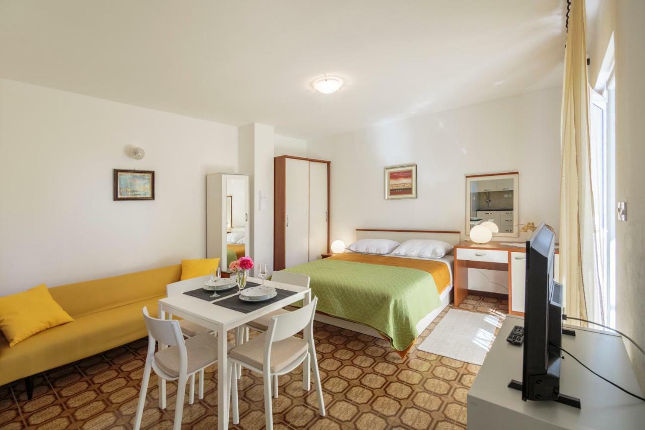 Apartmani Jordana Комижа Экстерьер фото