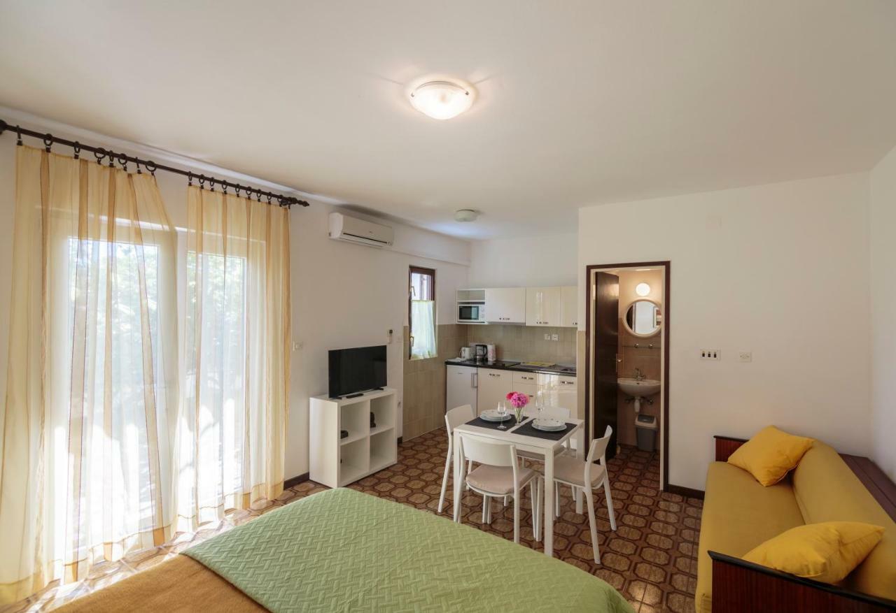 Apartmani Jordana Комижа Экстерьер фото