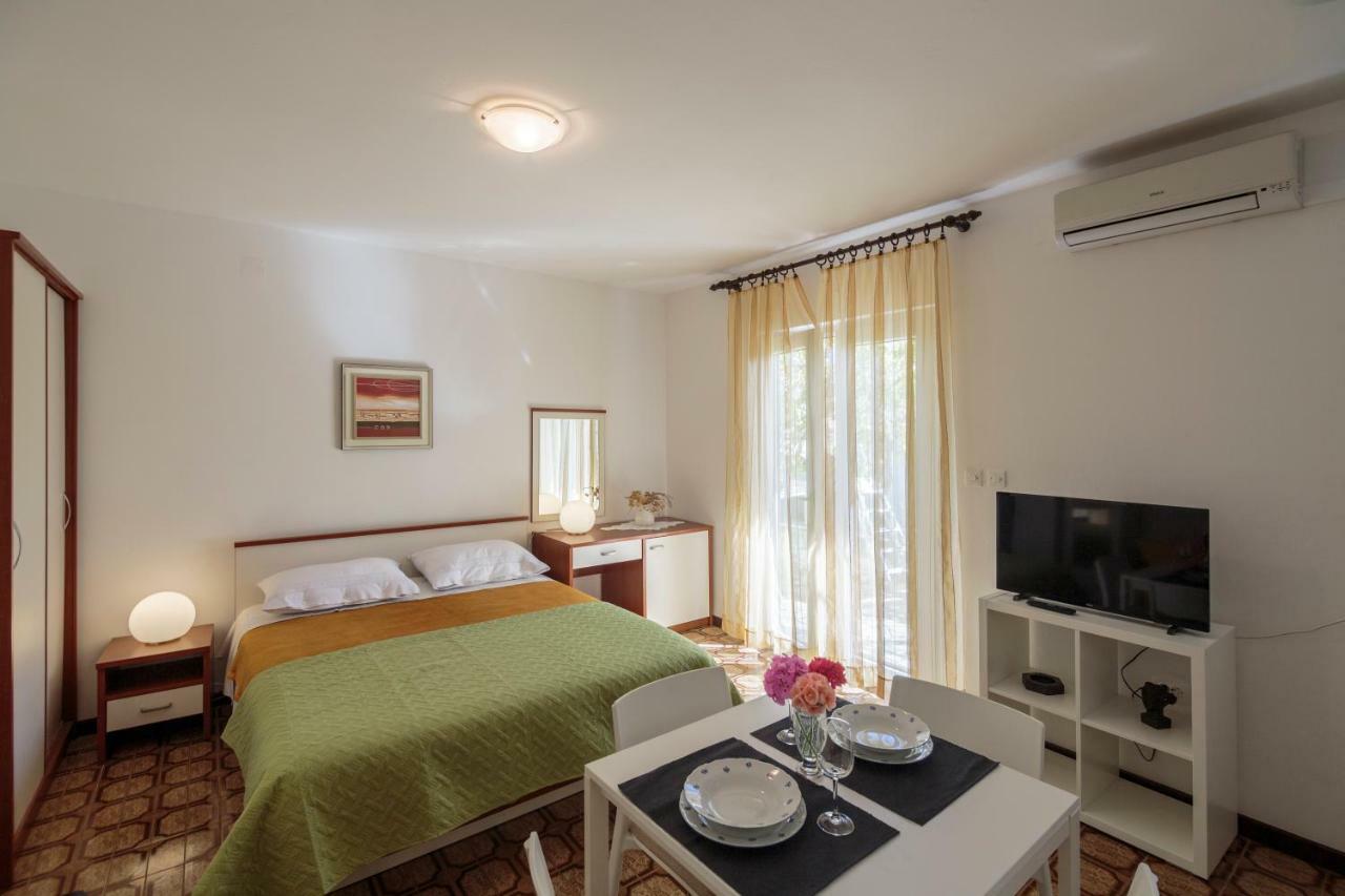 Apartmani Jordana Комижа Экстерьер фото